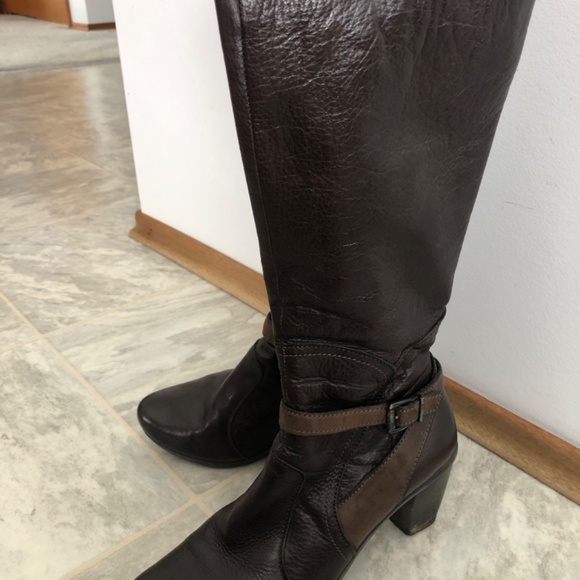 Boots - Picture 2 of 6